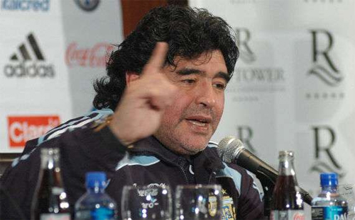 Maradona là một trong những ngôi sao được yêu mến nhất lịch sử bóng đá.
